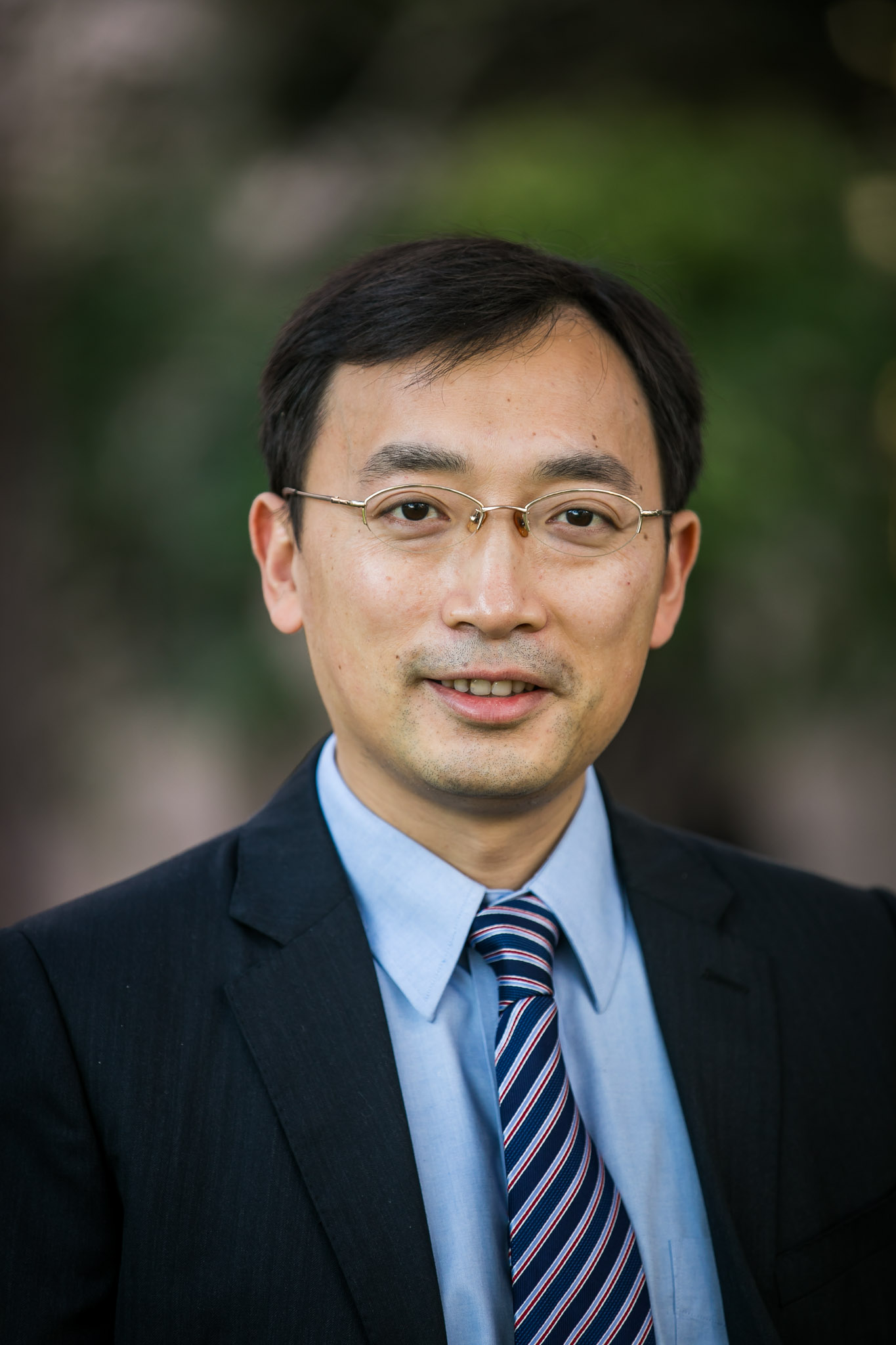 A headshot photo of Professor Heng Wang 