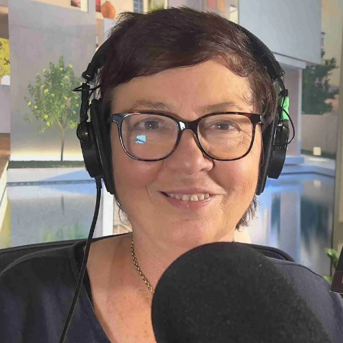 Julie McCrossin AM