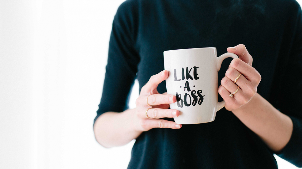 women holding a mug that says "like a boss"