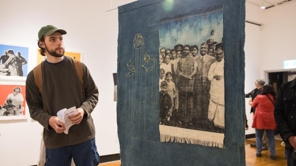 Photograph of 2024 Jenny Birt Award opening night by Anna Kucera. Featured artwork: 2024 Award winner Keroshin Govender, ‘Vatsala and Marimuthu’ 2024.